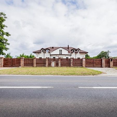 Dworek Poznan Bed & Breakfast Luaran gambar