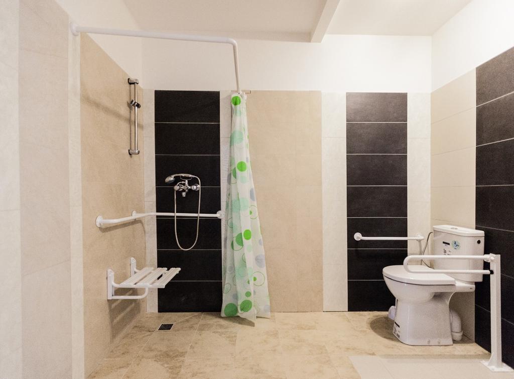 Dworek Poznan Bed & Breakfast Luaran gambar