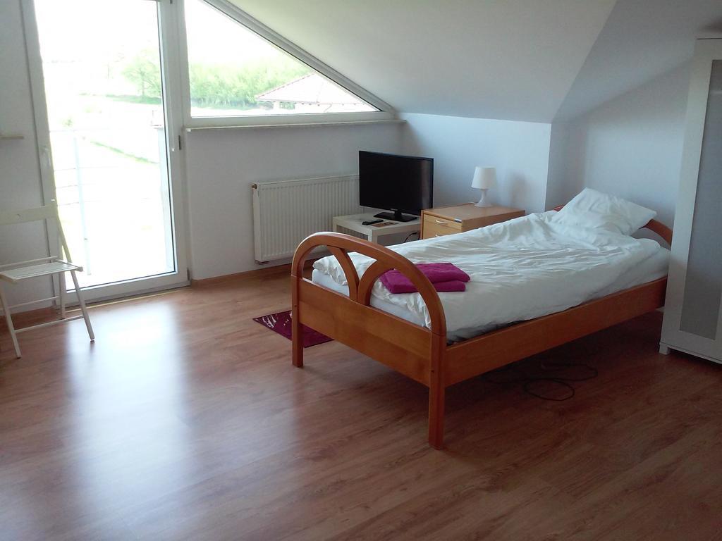 Dworek Poznan Bed & Breakfast Luaran gambar
